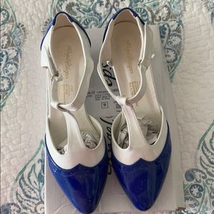 Ladies 10w Blue & White shoes
